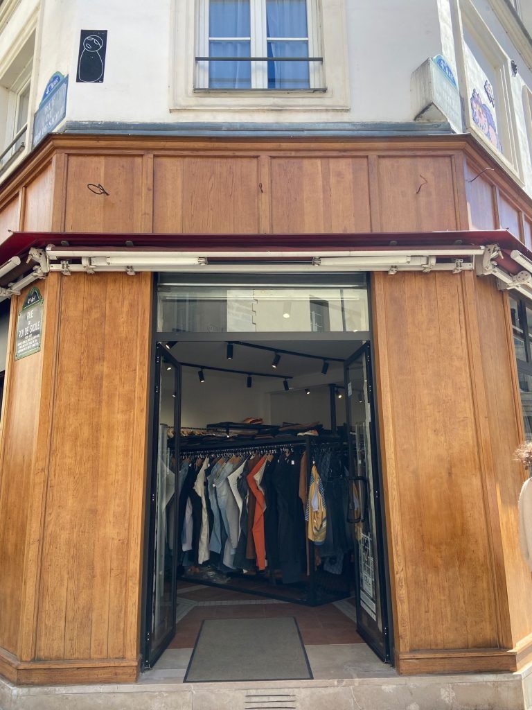 Thrift shops in Paris